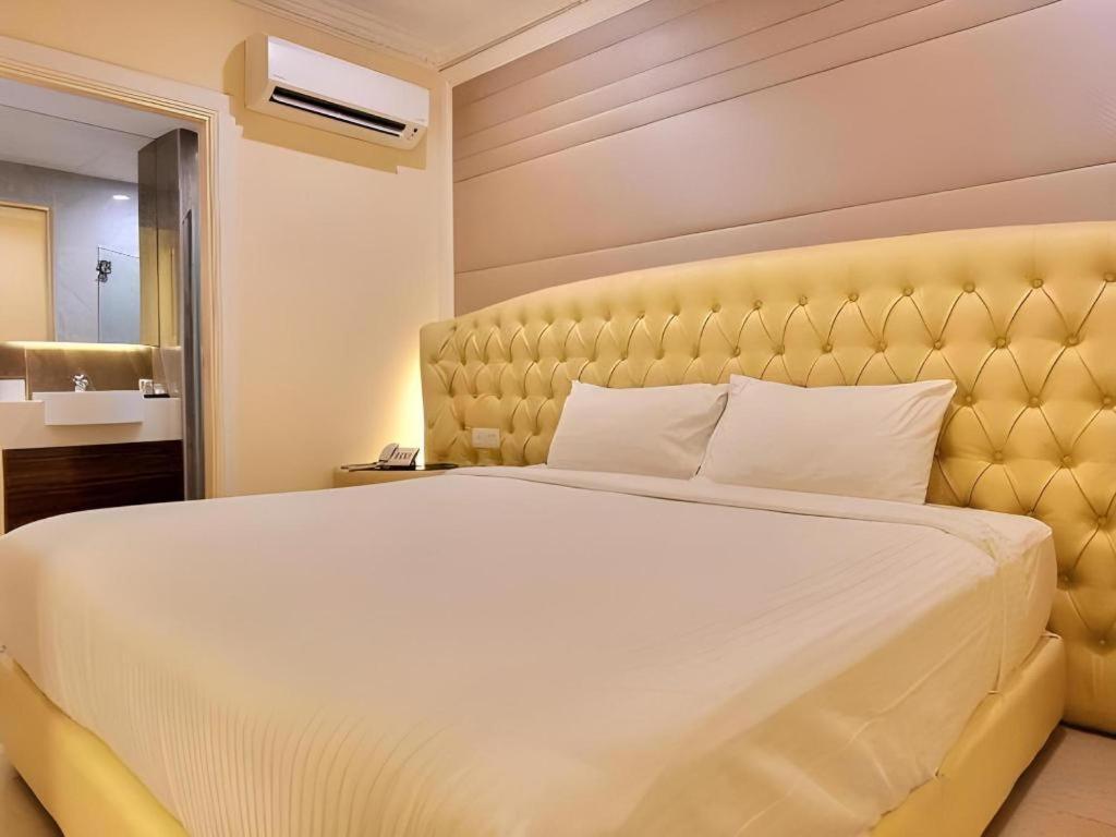 Ritzton Hotel Johor Bahru Kültér fotó