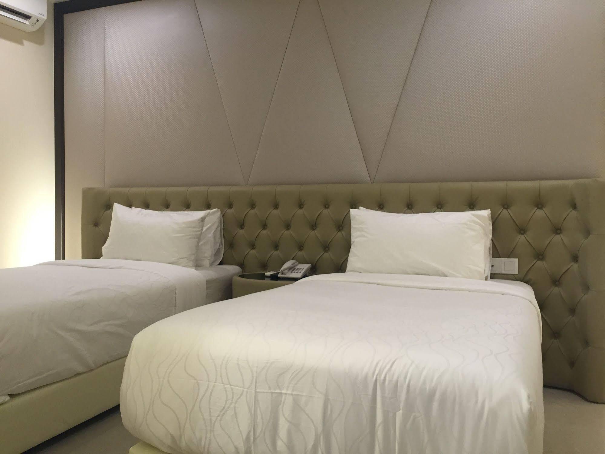 Ritzton Hotel Johor Bahru Kültér fotó